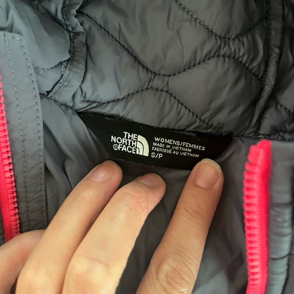 The North Face Thermoball Jacket - Picture 2 of 8